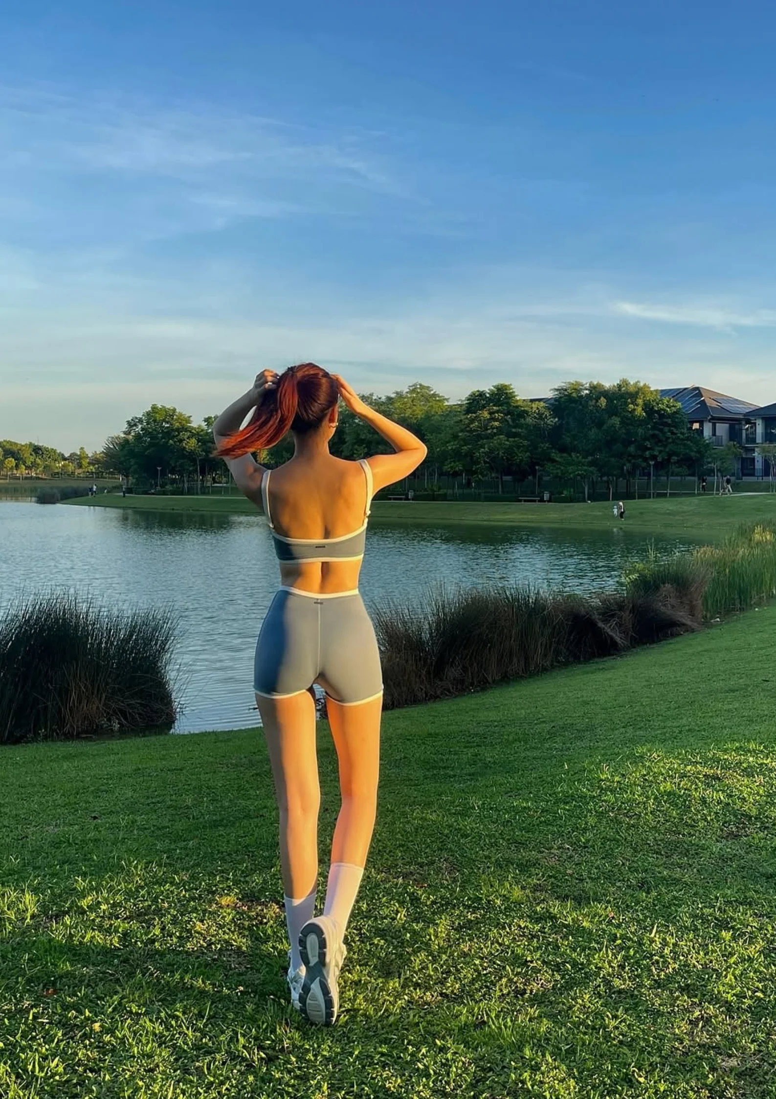 Two Tone Eos Short in Oceania - Image 15